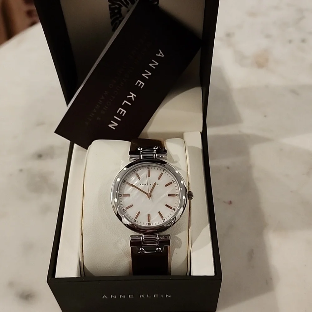 Watch - Picture 1 of 4